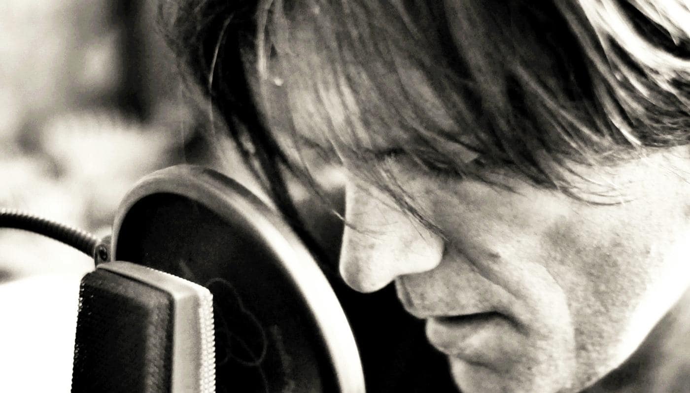 Lionel Fornetti au casque en studio
